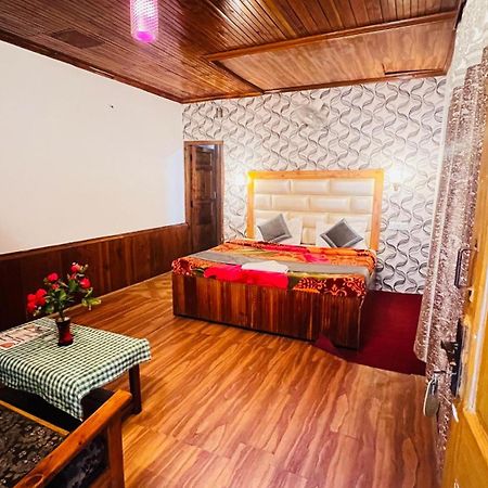 Hotel Chetna Manāli Buitenkant foto