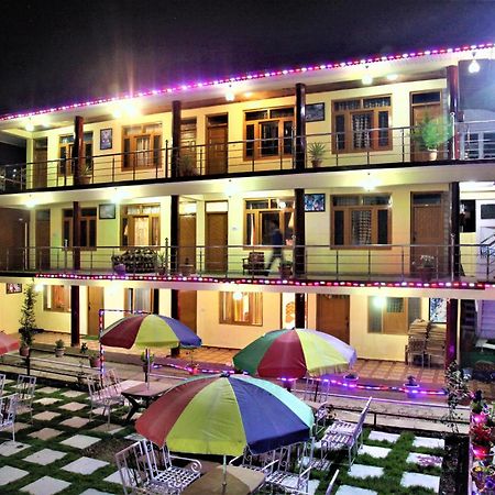 Hotel Chetna Manāli Buitenkant foto