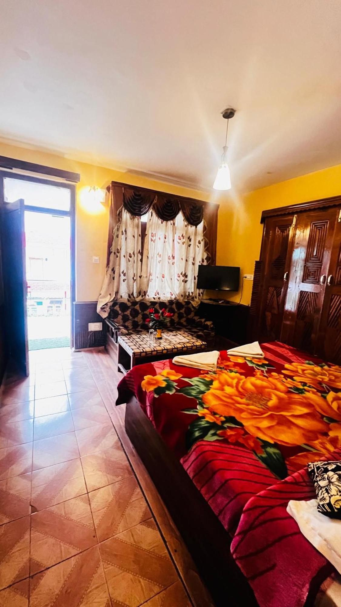 Hotel Chetna Manāli Buitenkant foto