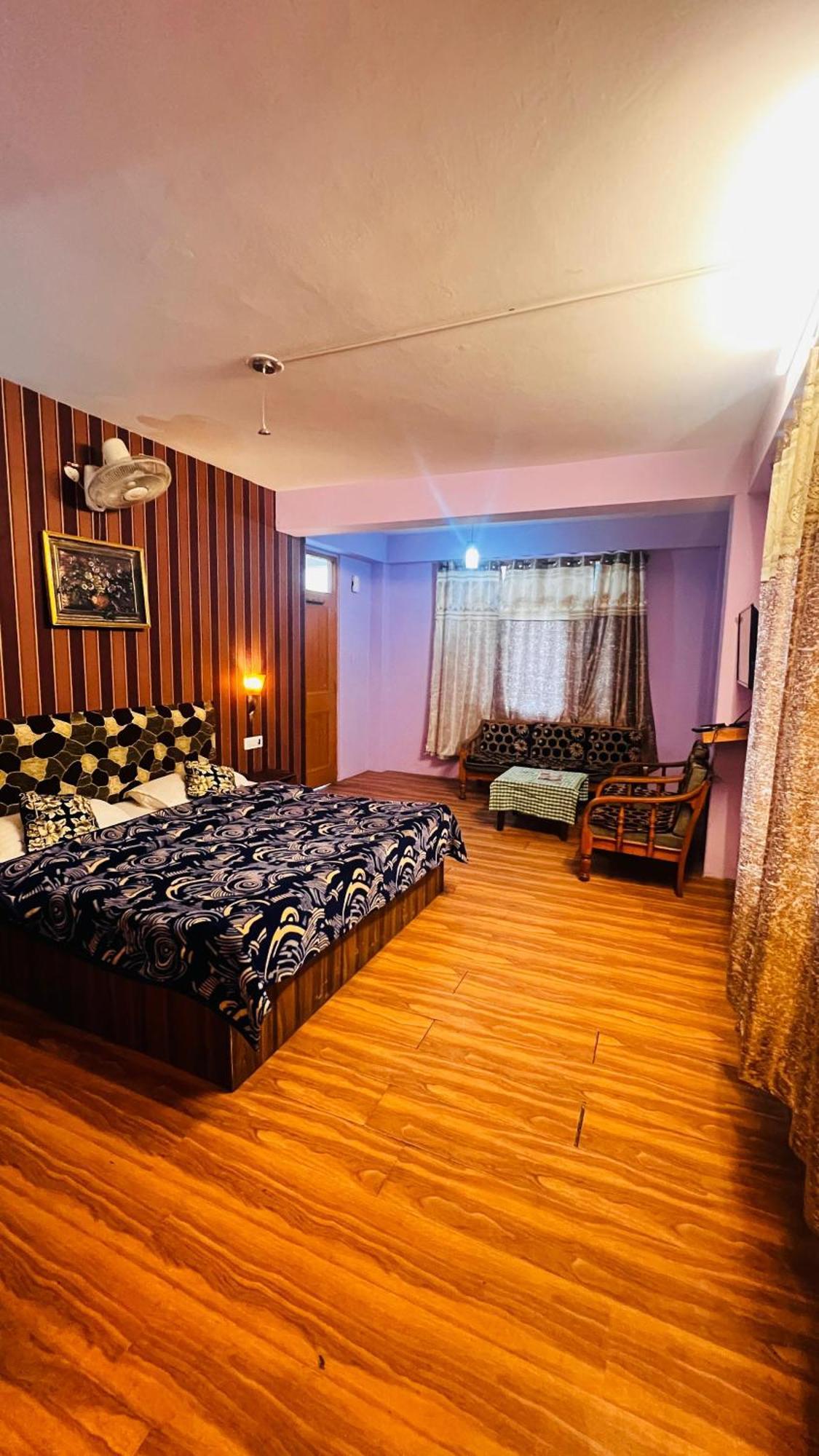 Hotel Chetna Manāli Buitenkant foto