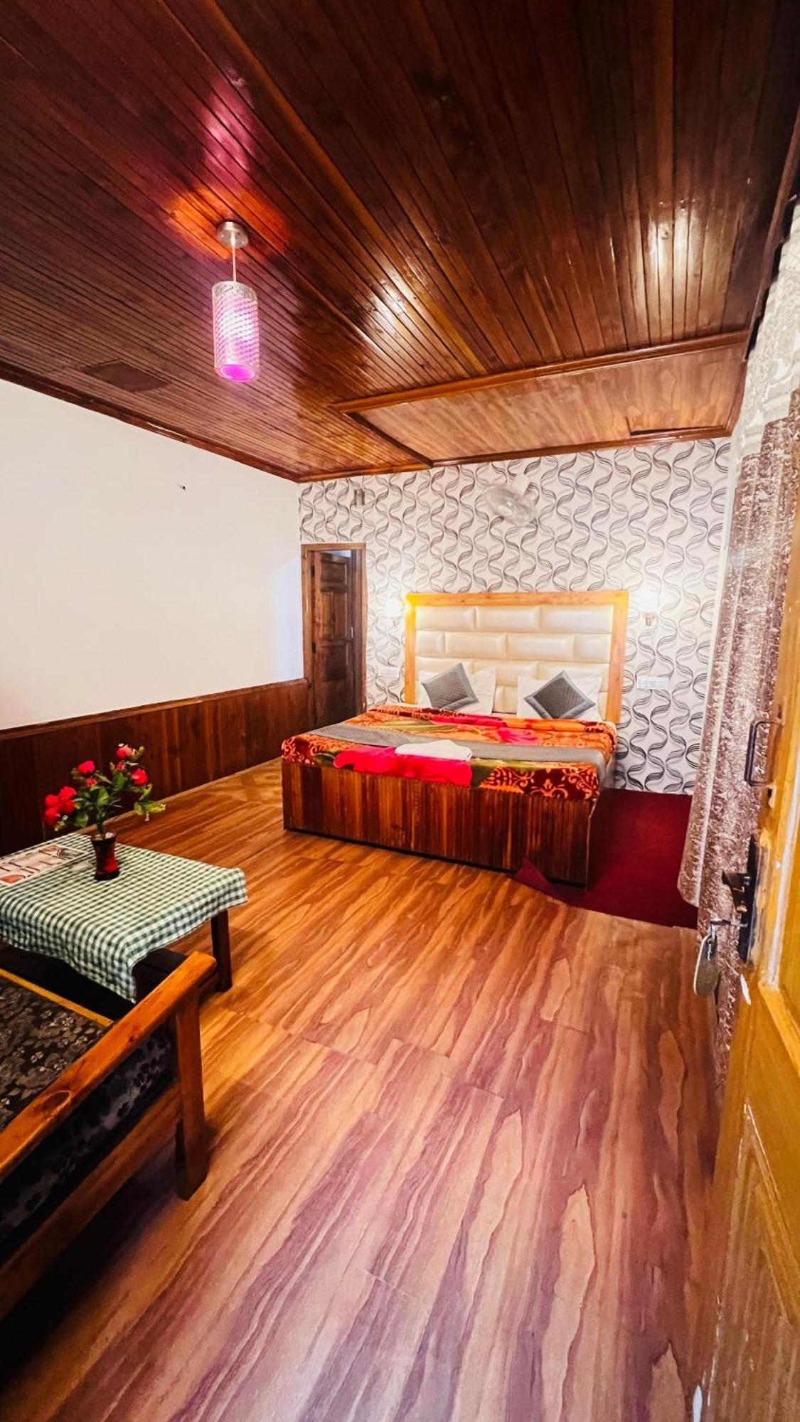 Hotel Chetna Manāli Buitenkant foto
