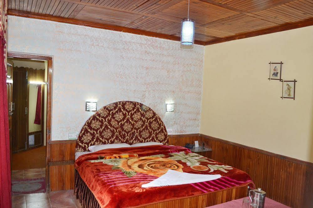 Hotel Chetna Manāli Buitenkant foto