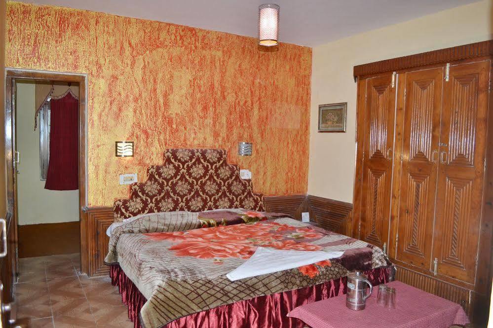 Hotel Chetna Manāli Buitenkant foto