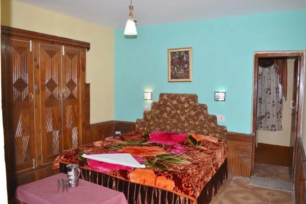 Hotel Chetna Manāli Buitenkant foto