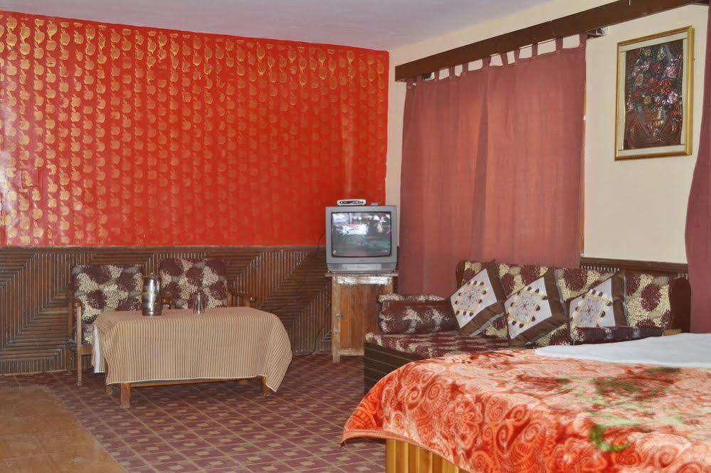 Hotel Chetna Manāli Buitenkant foto
