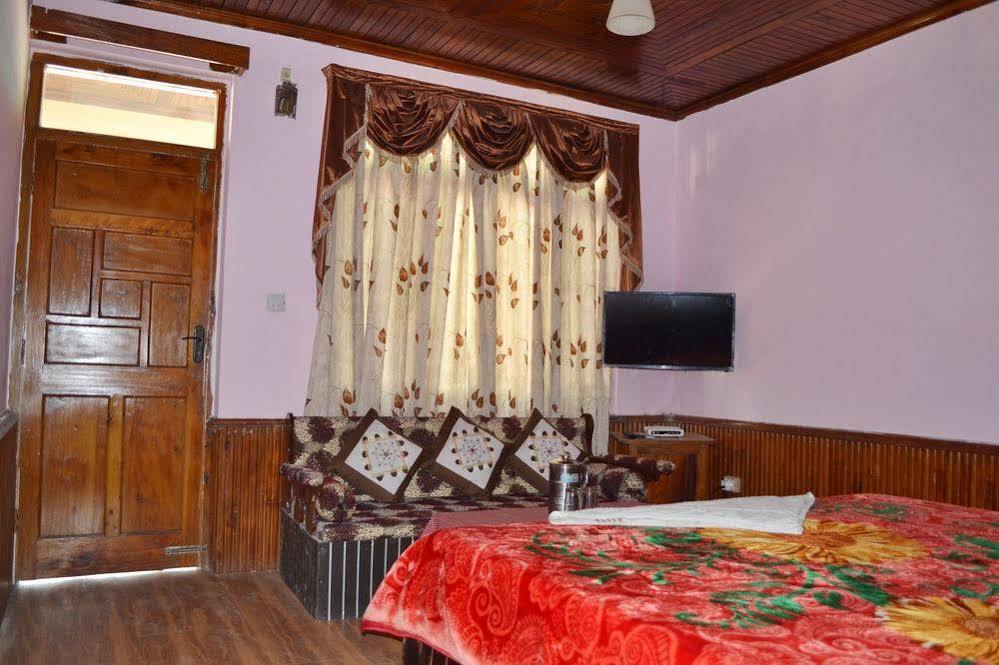 Hotel Chetna Manāli Buitenkant foto