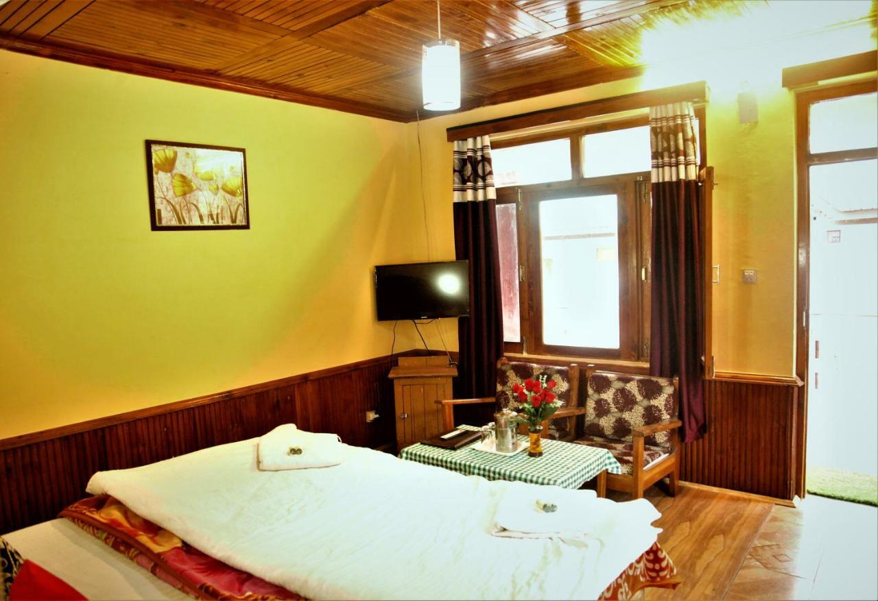 Hotel Chetna Manāli Buitenkant foto