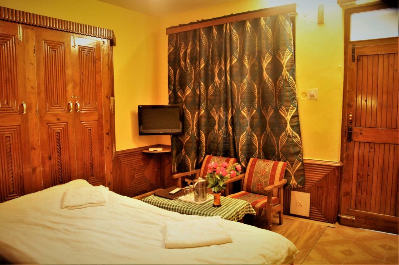 Hotel Chetna Manāli Buitenkant foto