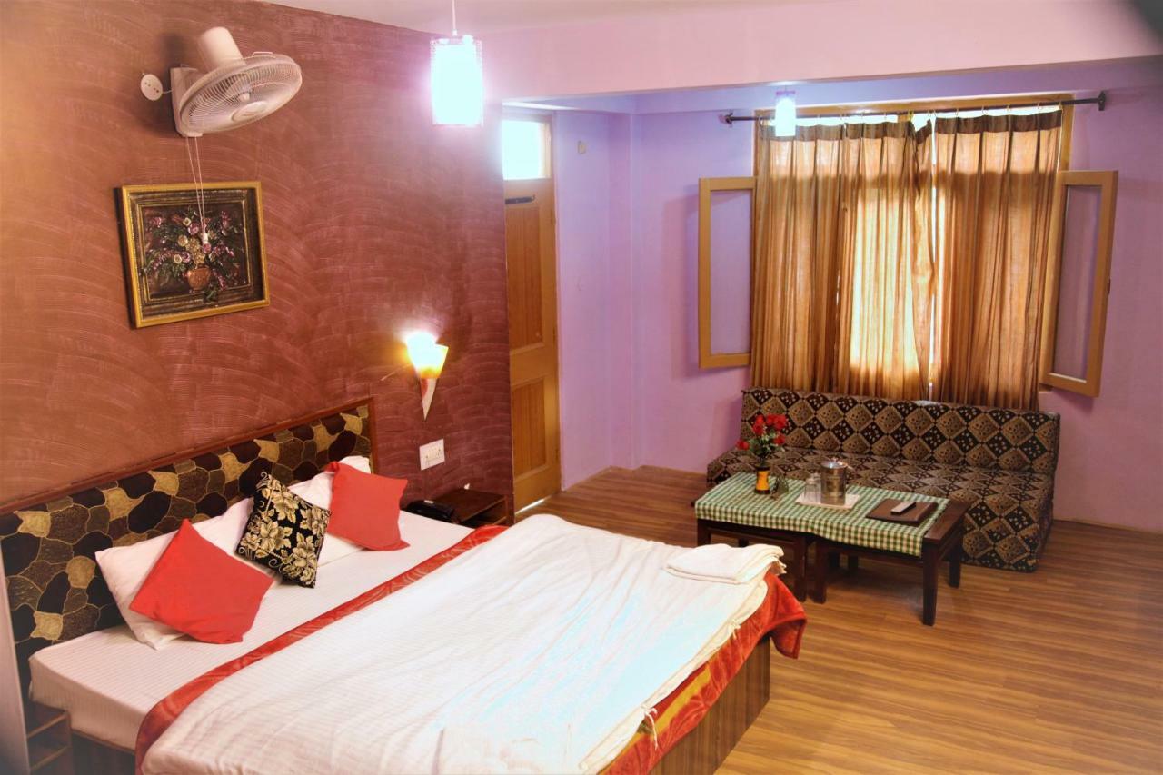 Hotel Chetna Manāli Buitenkant foto