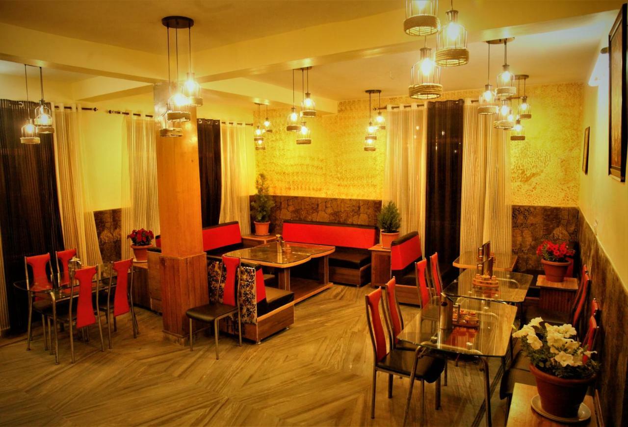 Hotel Chetna Manāli Buitenkant foto