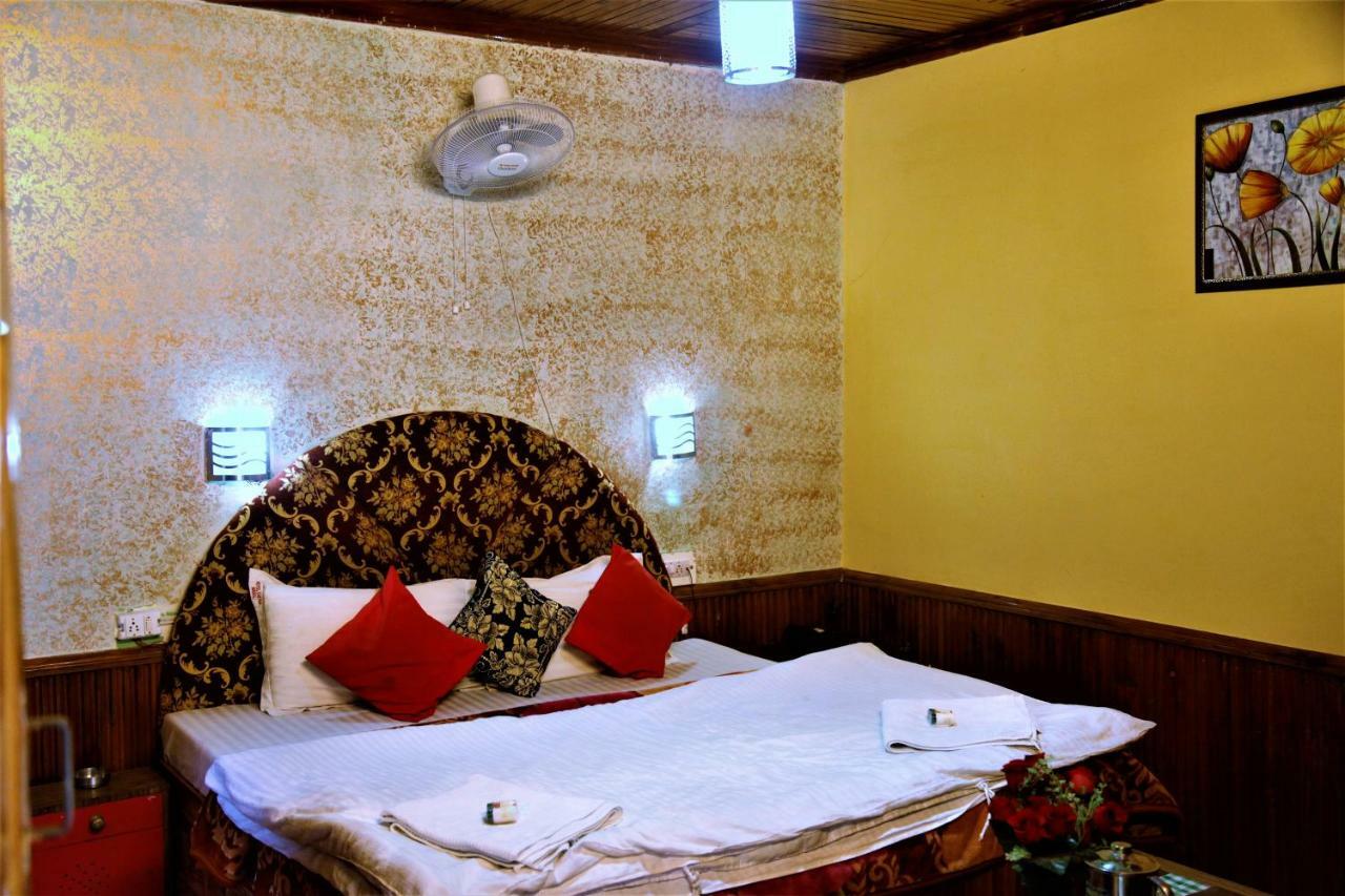 Hotel Chetna Manāli Buitenkant foto