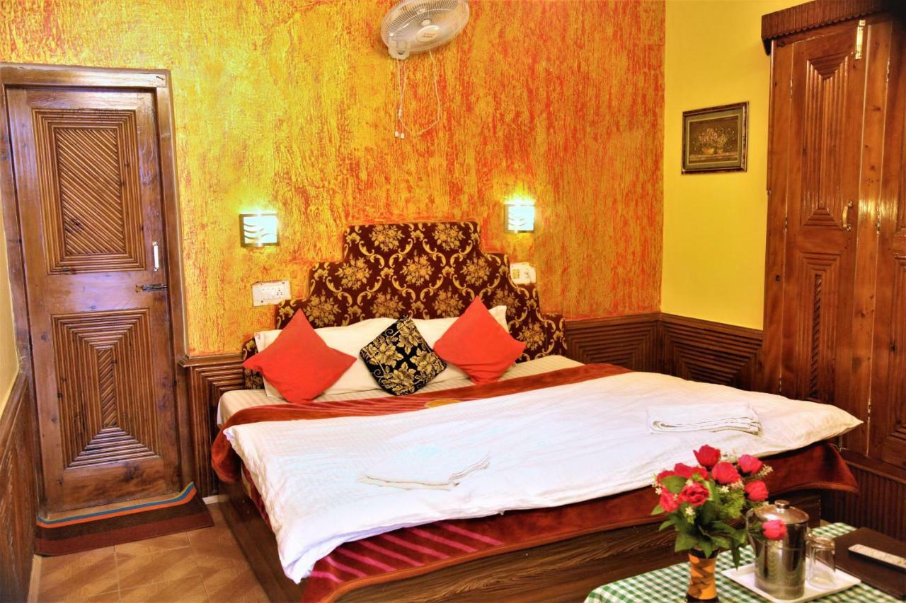 Hotel Chetna Manāli Buitenkant foto